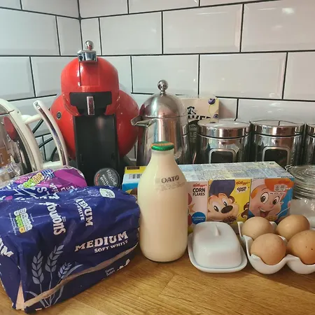 ホームステイ Large Ensuite Twin Room At Fir Tree Lodge