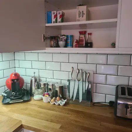 Large Twin At Fir Tree Lodge, Shirehampton Μπρίστολ