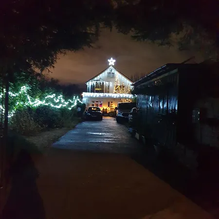 Large Ensuite Twin At Fir Tree Privatunterkunft Bristol