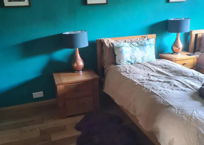 Large Ensuite Twin At Fir Tree Habitación en casa particular