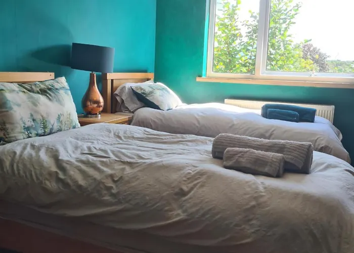 Large Ensuite Twin At Fir Tree