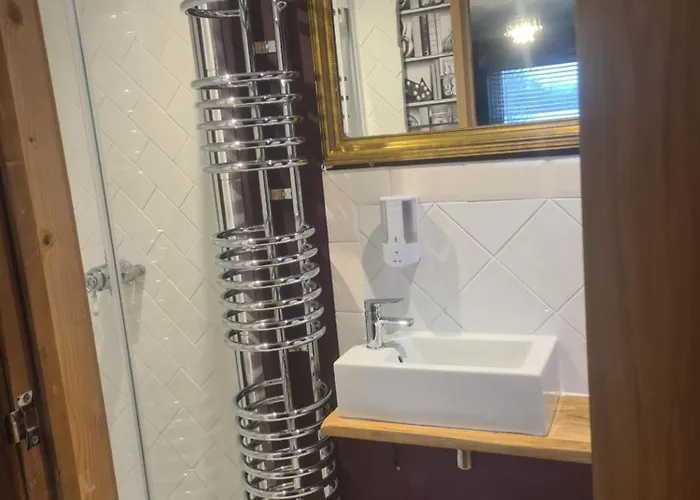 Homestay Large Ensuite Twin At Fir Tree *